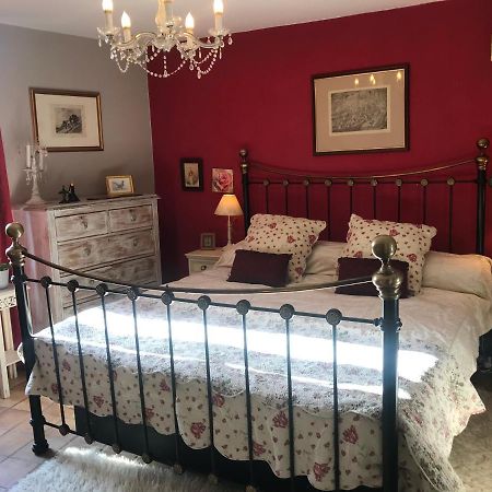 Le Peyrail Bed and Breakfast Les Lèves-et-Thoumeyragues Exteriör bild