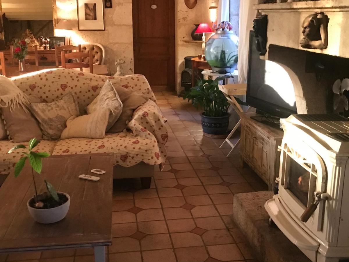 Le Peyrail Bed and Breakfast Les Lèves-et-Thoumeyragues Exteriör bild