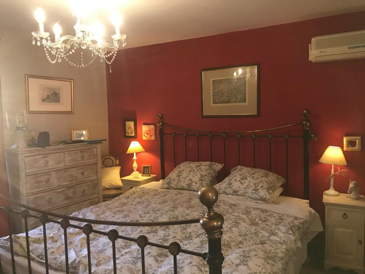 Le Peyrail Bed and Breakfast Les Lèves-et-Thoumeyragues Exteriör bild