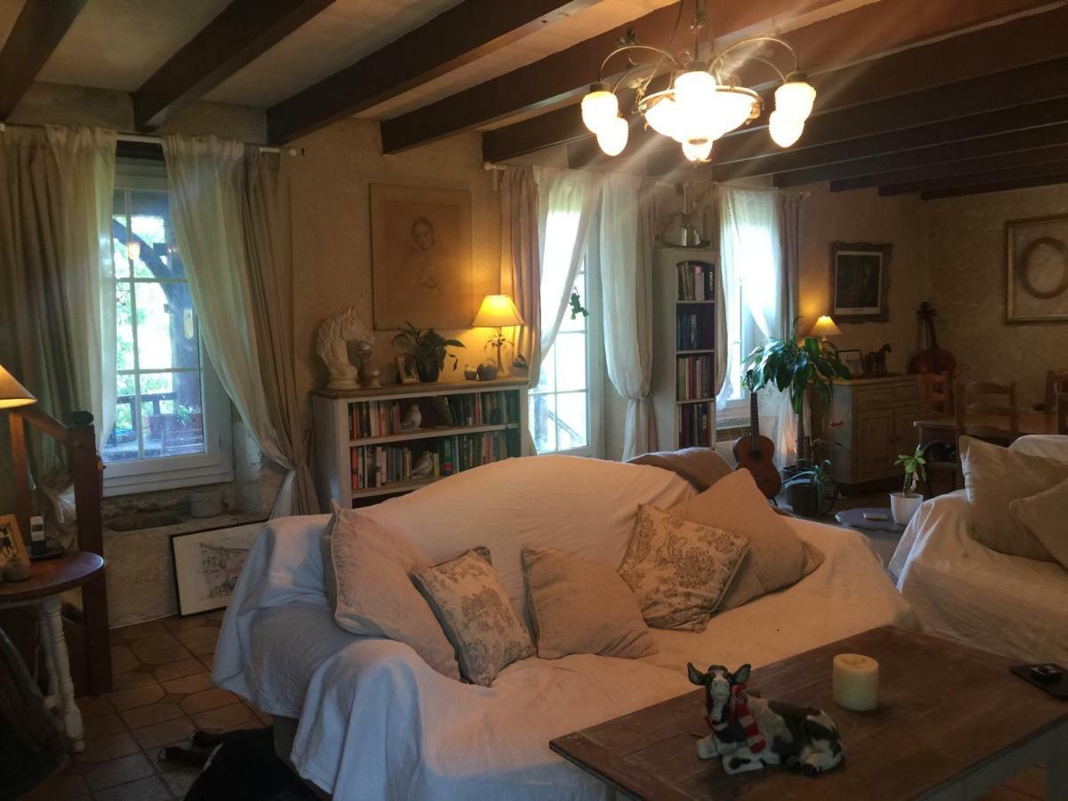Le Peyrail Bed and Breakfast Les Lèves-et-Thoumeyragues Exteriör bild